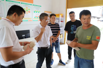 江華瑤族自治縣商務局程達明局長實地考察鎮、村級電商服務站點建設情況